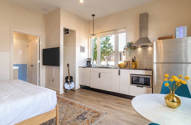 Conway B104 by AvantStay | Studio in the Heart of Nashville