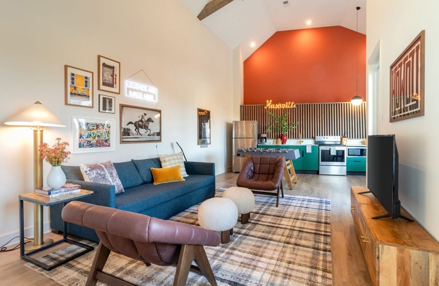 Conway B202 by AvantStay | Stylish 2BDR in Downtown, 5 mins to Broadway