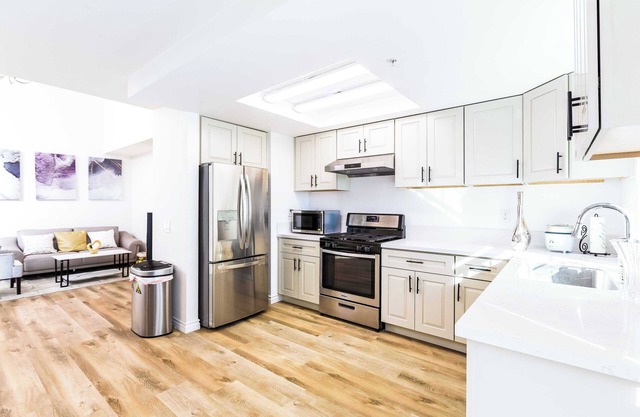 Charming Escape: Cool Breeze Retreat Awaits You in Deana Neighborhood! #41348