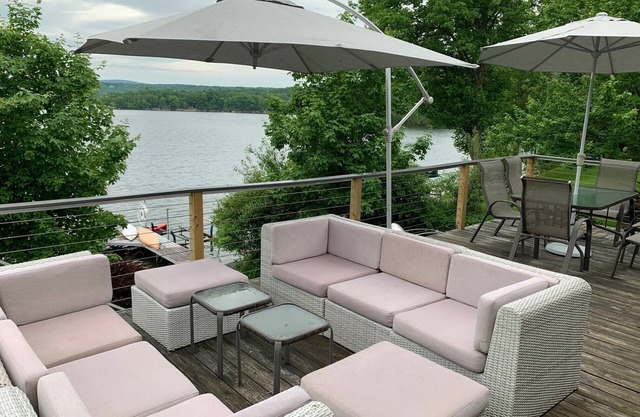 Copake Lake privada frente al lago, al lado del hoyo 18 de Copake Country Club