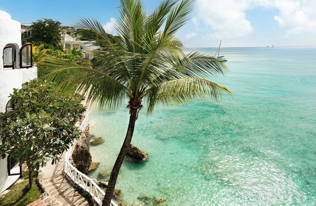 Coralita No.3, Oceanfront Apartment Near Sandy Lane