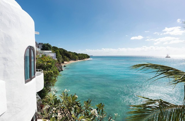 Coralita No.4, Oceanfront Apartment Near Sandy Lane