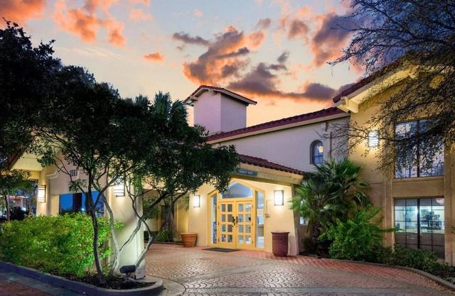 Coratel Inn and Suites By Jasper Wonderland