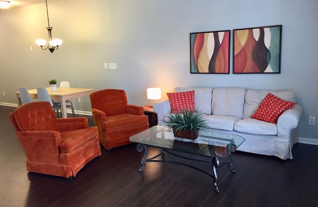 Hermoso condominio Cornelius cerca de Charlotte y Lake Norman