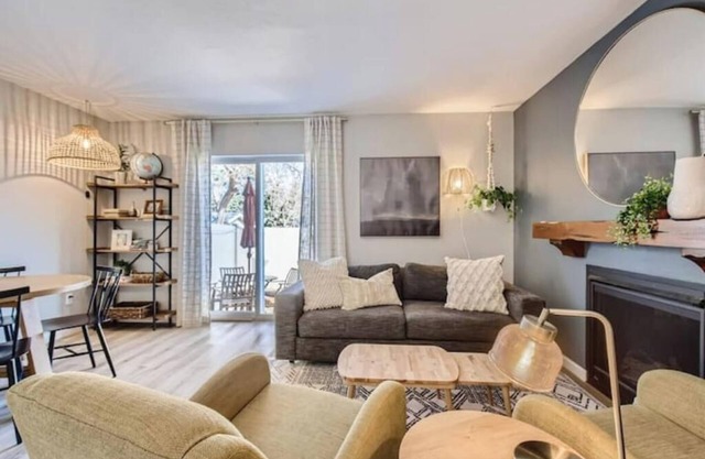 Corner Unit 2 BDR / 2.5 BA Lafayette Townhome