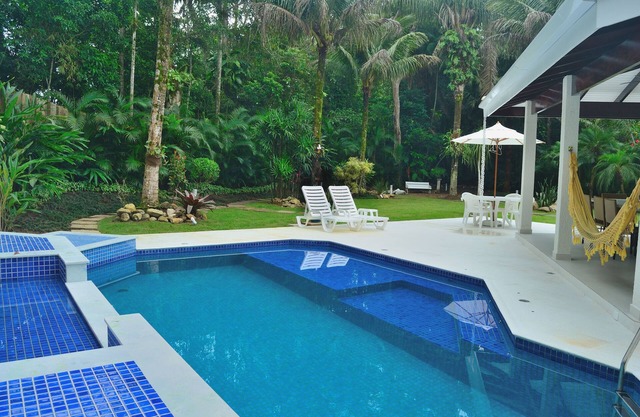COND. COSTA DEL SOL 180m DE LA PLAYA DE GUARATUBA, TÉRREA 3 SUITES AR COND. WIFI