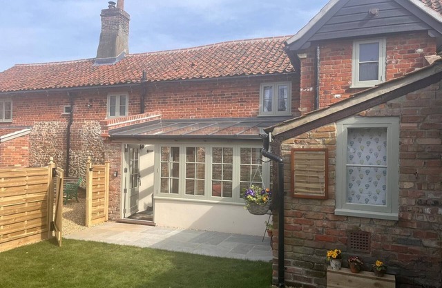 Vine Cottage - En un pueblo tranquilo, cerca de la fabulosa costa norte de Norfolk.