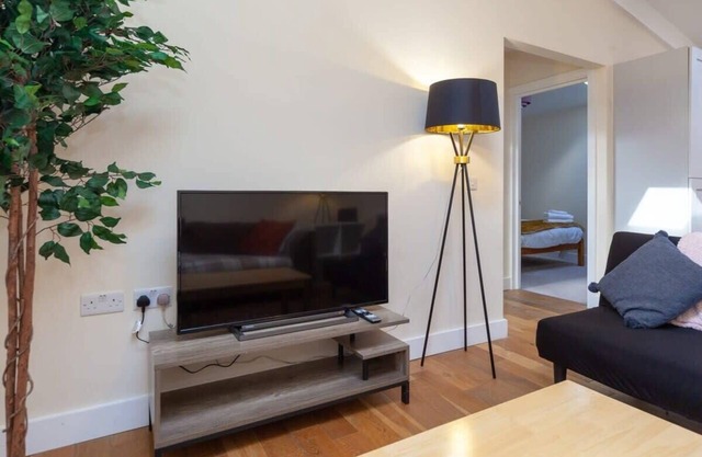 Cosy 2 Bed Attic Apartment in Brixton
