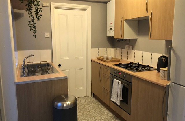 Cosy 2 Double Bed Flat with Great Links in Lovely Area