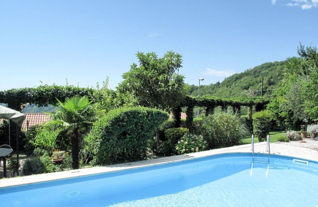 Bonito apartamento para 4 personas con WIFI, piscina, TV, patio, mascotas permitida y aparcamiento