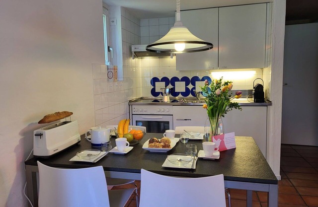 Hermoso apartamento para 5 personas con WIFI, piscina, TV, patio, mascotas permitida y aparcamiento