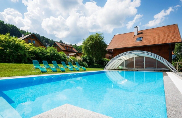 Acogedor apartamento en villa con WIFI, piscina, TV, terraza, mascotas permitida y aparcamiento