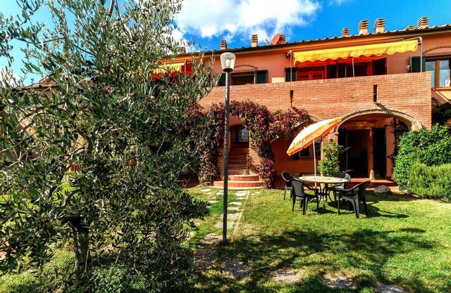 Acogedor apartamento con WIFI, piscina, A/C, TV, veranda y aparcamiento, cerca de San Gimignano