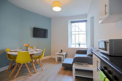 Cosy & Central Broughton 2BR Apt near City Centre