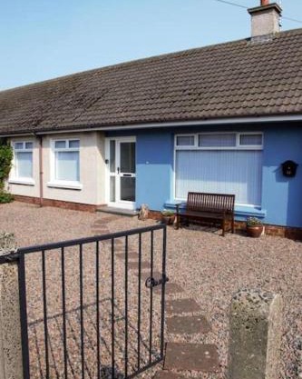 Cosy Coastal Cottage in Portballintrae