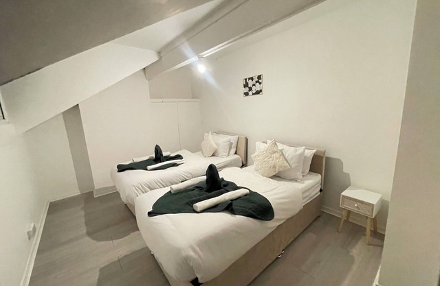 Cosy Contractor Stay-Sleeps 4