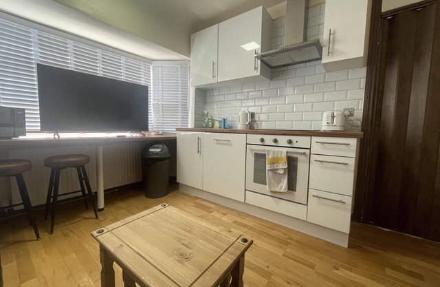 Cosy Heathrow Apartment with 2 Bedrooms