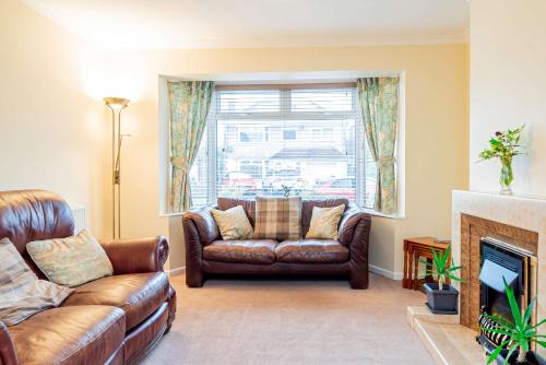 Cosy & Peaceful 2 Bed Home in Swindon with Parking