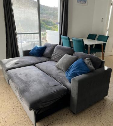 Cosy Seaside 1BR Apartment, AC, Open Views