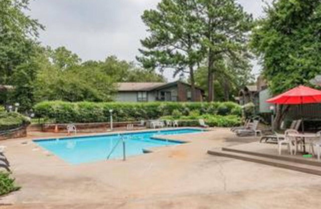 Cotswald condo 5 min to uptown…..30%off