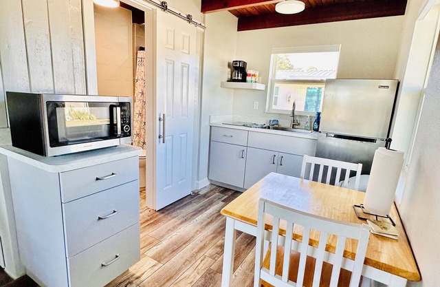 Cottage 33: Pineapple Place - Waterfront Lodging in Downtown Tavares, FL