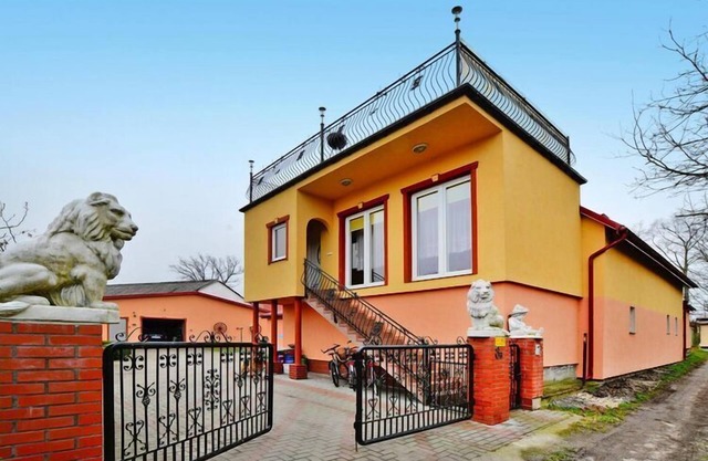 Casa junto al lago Ostrowieckie con playa privada