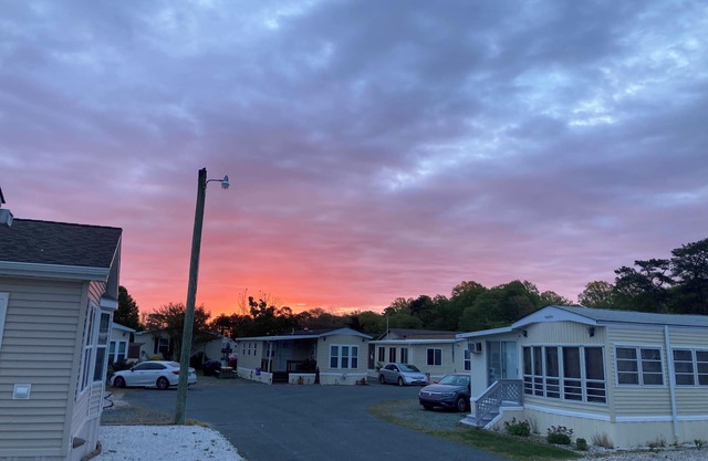 cottage, community pool, playground, boating, crabbing kayaking and fishing!!!