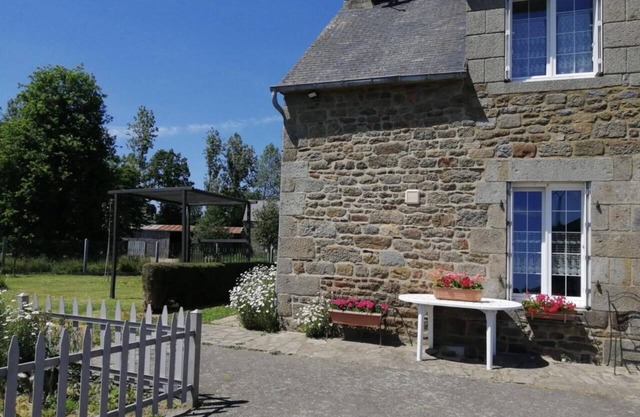 Casita de campo "Gîte Proche St Malo - Cancale" con jardín compartido y Wi-Fi