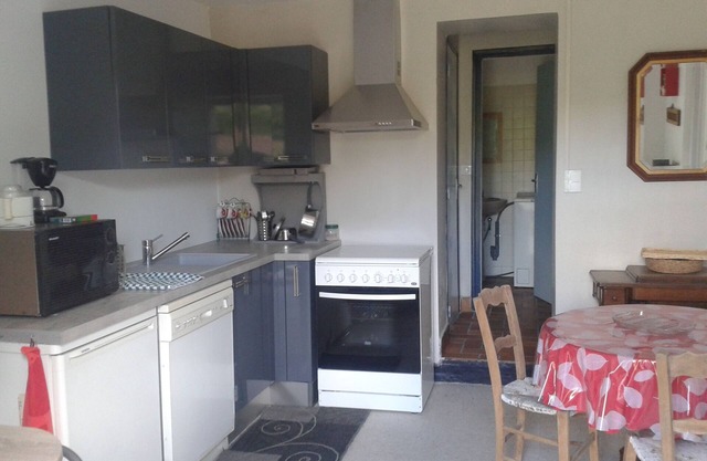 Cottage "Helios" se encuentra en una antigua granja, completamente independiente