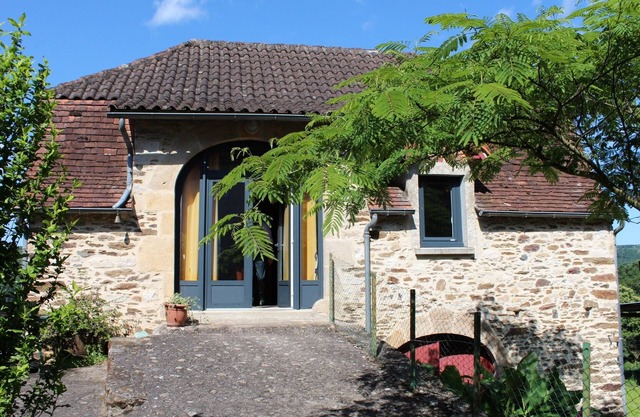 Casa rural en el corazón de la aldea de Felzines con WI FI gratuito