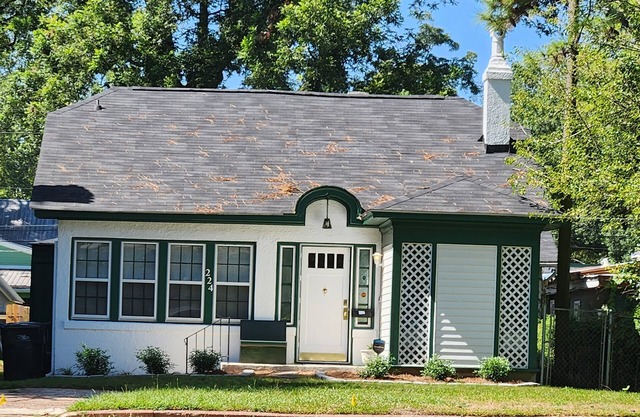 Cottage on Greene Street in Olde Town Augusta - walk to downtown