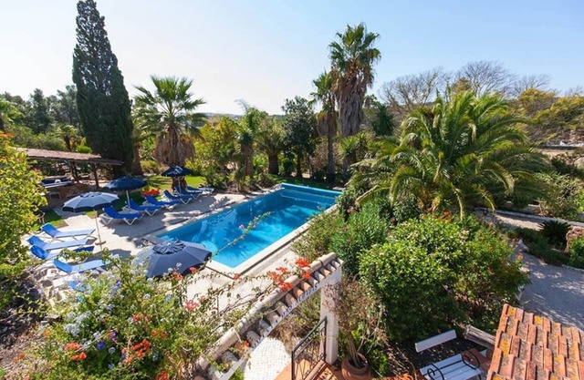 Casita de campo "Quinta das Achadas - Lanterna" con piscina, Wi-Fi, terraza y jardín