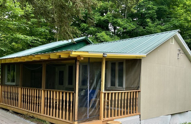 Hermoso bungalow con piscina a 8 minutos de Bethel Woods / 10 minutos del casino mundial