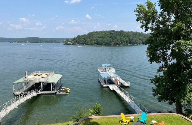 Cottage with big water views Smith Lake. Firepit/Outdoor Games. Private Dock.