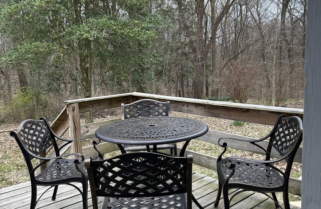 Country Comfort and Views - 10 minutes from restaurants.