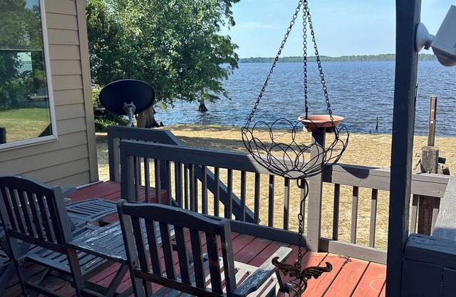 Country Flair Living on the Perquimans River - 5 bedrooms, 3 baths