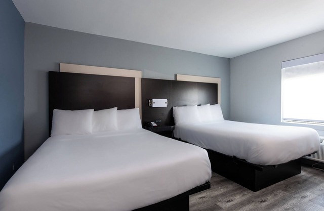Country Hearth Inn & Suites
