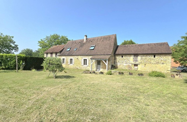 Casa rural con amplio terreno, cerca de Sarlat, con wifi, chimenea y cocina equipada