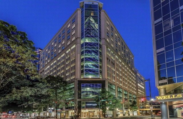 Courtyard by Marriott Charlotte City Center