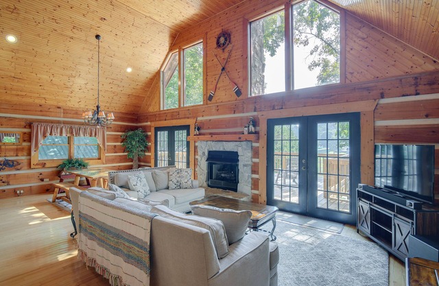 'Cove Life at Tellico Lake' Cabin w/ Hot Tub, Dock