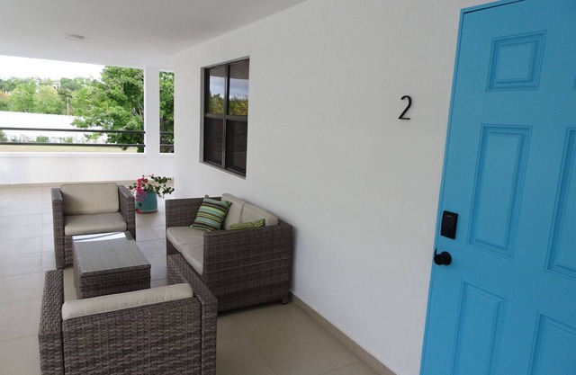 NUEVA PROPIEDAD! Casablanca # 2, apartamento para 2. WiFi, A / C, SmartTV, cerca de Boqueron