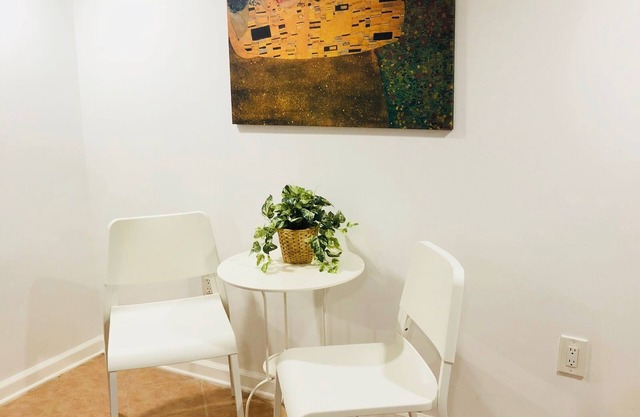 Acogedor apartamento de 1 dormitorio en la histórica Cap Hill House, capacidad para 5 personas, estacionamiento gratuito en el sitio