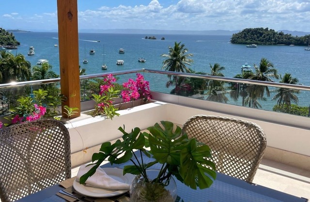 Cozy 1-bedroom condo in Samana w/ AC, WiFi, fitness room, pool and amazing view.