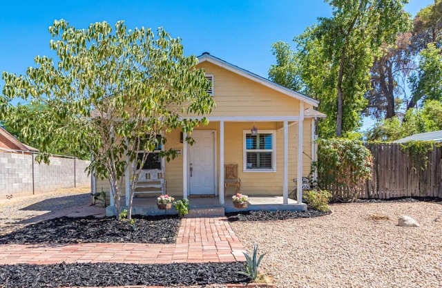 Cozy 1930's Bungalow Beautifully Redone in Quiet Phx Neighborhood with Huge Yard
