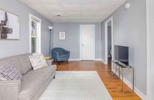 Cozy 1BR Home W/ Free Parking in Valley Junction