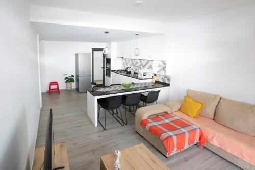 Cozy 2 BDR Apartment Near Murdeira Beach LCGR