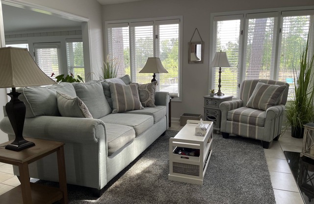 Cozy 2-Bedroom Condo, Enclosed Patio/ Queen Sleeper sofa, Sleeps 8