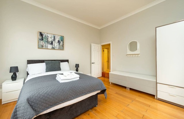 Brillante y cómodo Londres 2 cama plana (QCE)