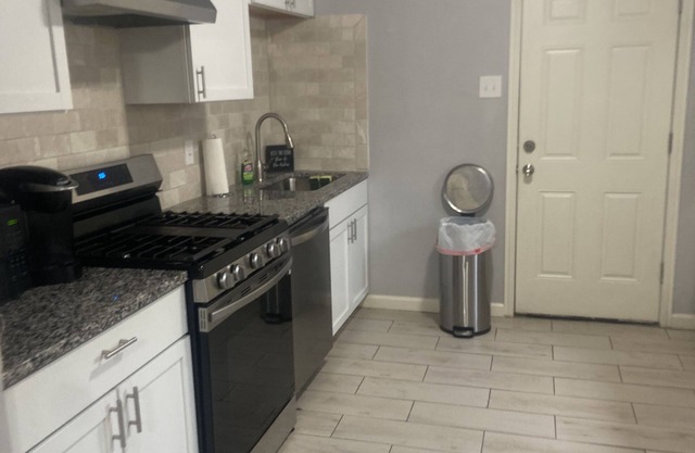 Cozy 2 Bedroom Home (Entire House)