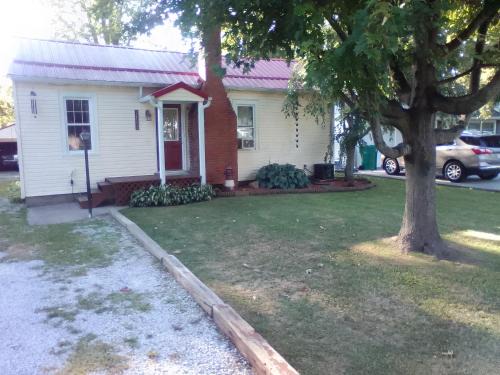 Cozy 2 Bedroom Home